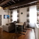 Apartment Magenta Collection Crociferi 1 *